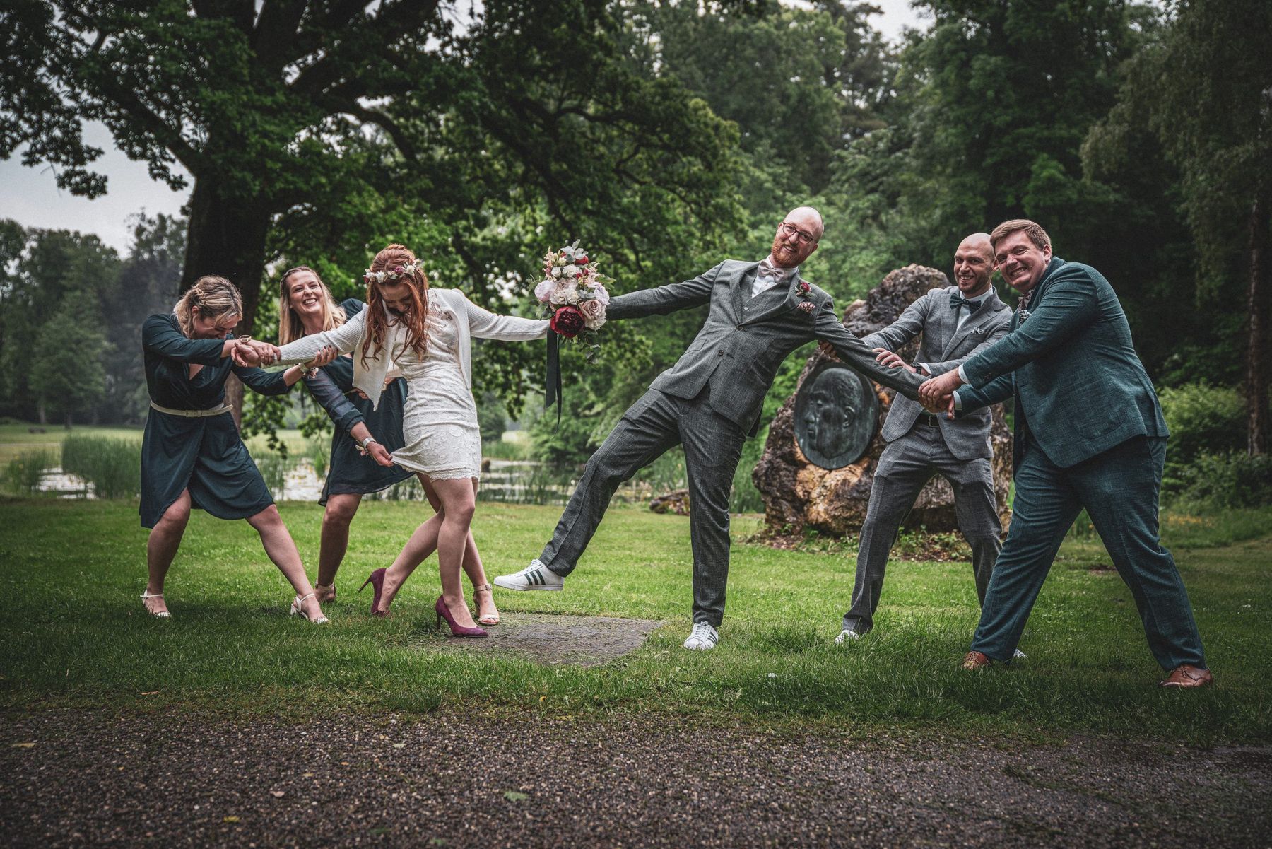 Gesellschaft ausgelassen beim Gruppenfoto